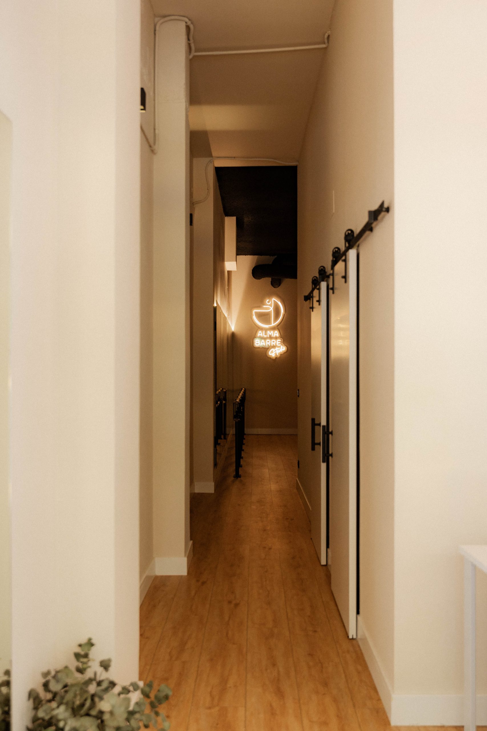 Pasillo del estudio Alma Barre